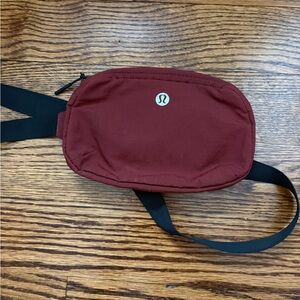 lululemon athletica Men's Maroon Belt Bag